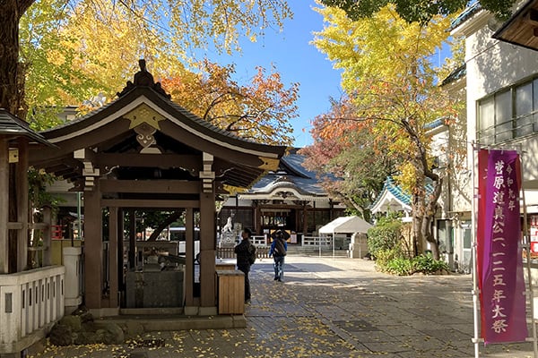 鳥越神社（徒歩3分／約240m）
