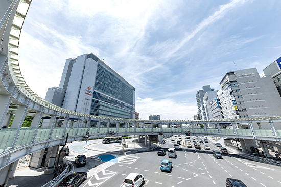「新横浜」駅北口（約850m/徒歩11分）