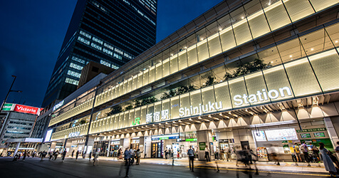 JR「新宿」駅（徒歩8分、約640ⅿ）
