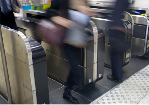 縦横に広がる、マルチなアクセスライン。