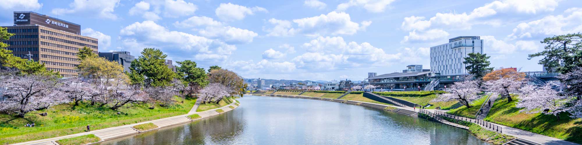 現地周辺の街並み