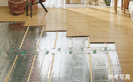 ガス温水床暖房