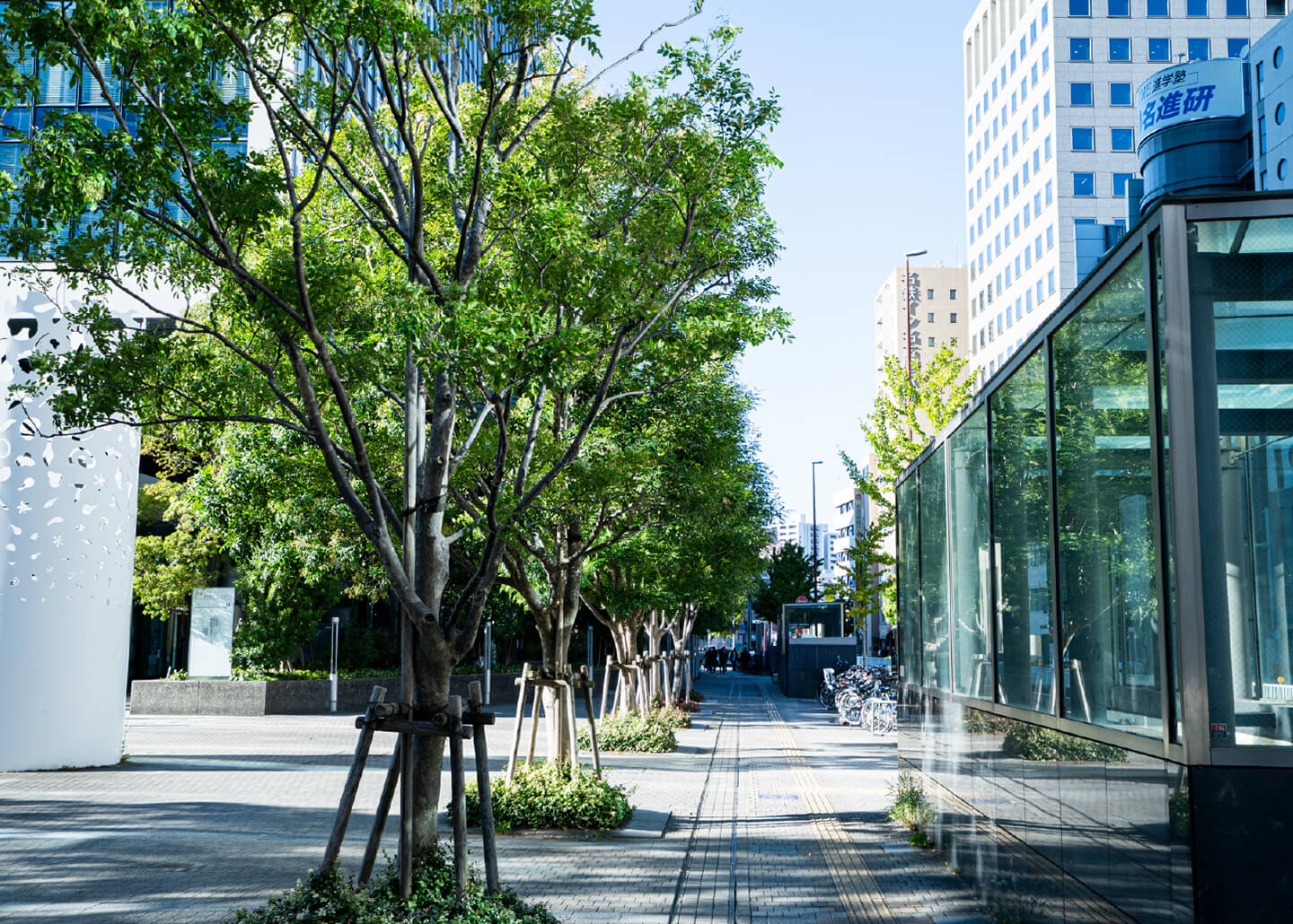 ルーセントアベニュー（L4出入口）　徒歩3分（約230m）