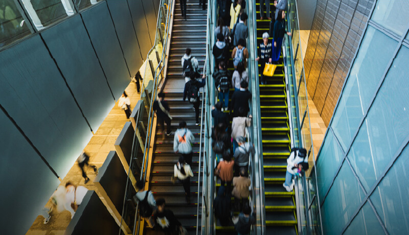 現地周辺の街並み　徒歩9分（約680m）