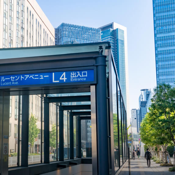 ルーセントアベニュー（L4出入口）　徒歩3分（約230m）