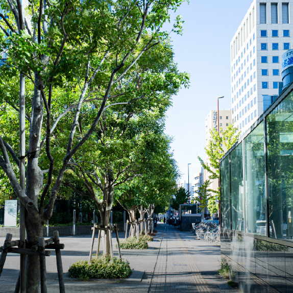 ルーセントアベニュー（L4出入口）　徒歩3分（約230m）