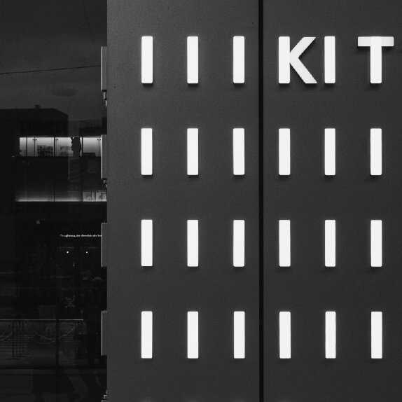 JPタワー名古屋　徒歩5分（約390m）