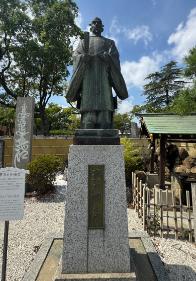 豊太閤之像／徒歩16分（約1,270ｍ）