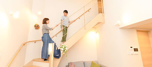 新築マンションのリビングの写真